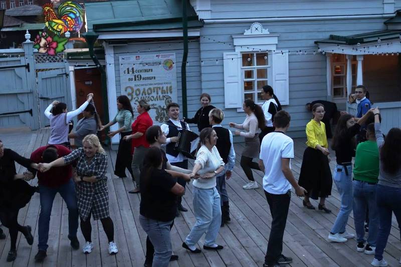 photo 5280643401622084172 y