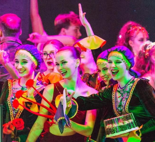 6.Образцовый коллектив Ансамбль танца Огоньки занявший в проекте 3 место