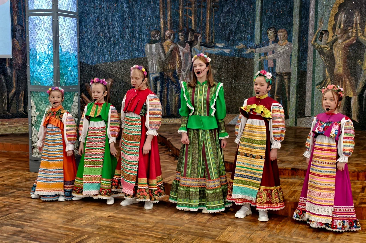 Коллектив спутник