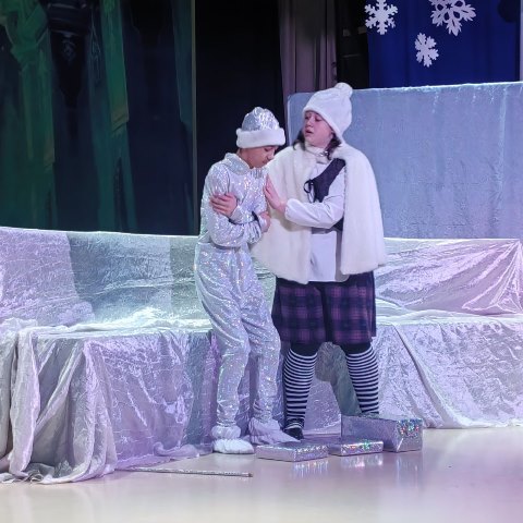 photo 5377576853536705362 y 1